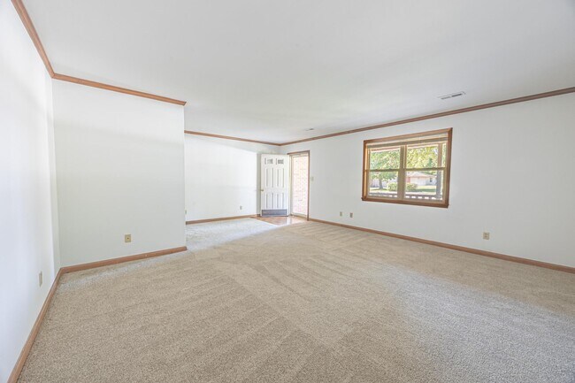 Photo - 10896 Oak Blvd