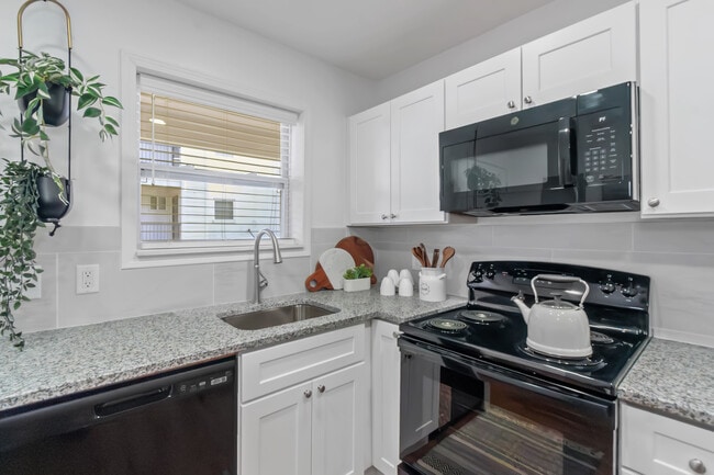 Photo - The Avenue at 3060