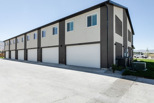 Photo - Nibley Towns