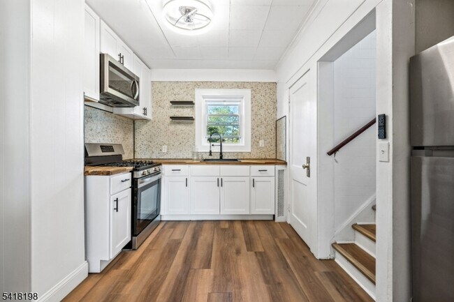 Photo - 120 Little Pl