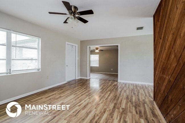 Photo - 112 First St
