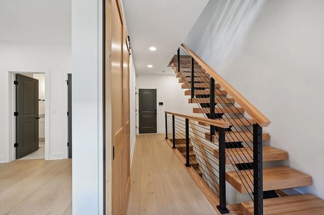 Photo - 526 Riverfront Ln