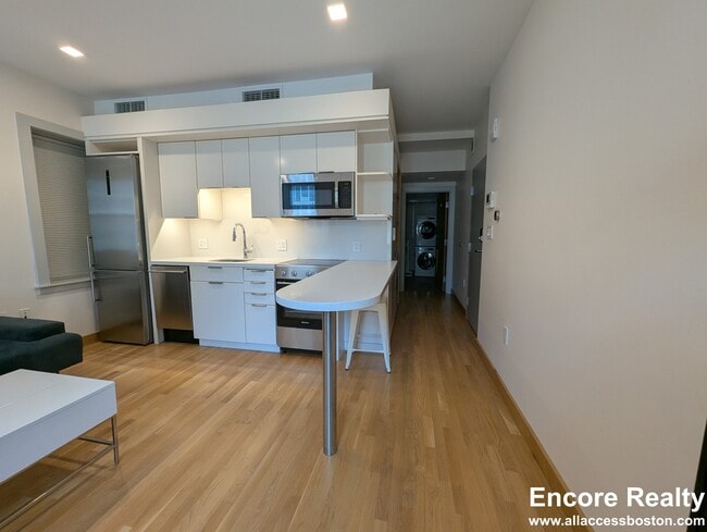 Photo - 115 Mt Auburn St Unidad 33