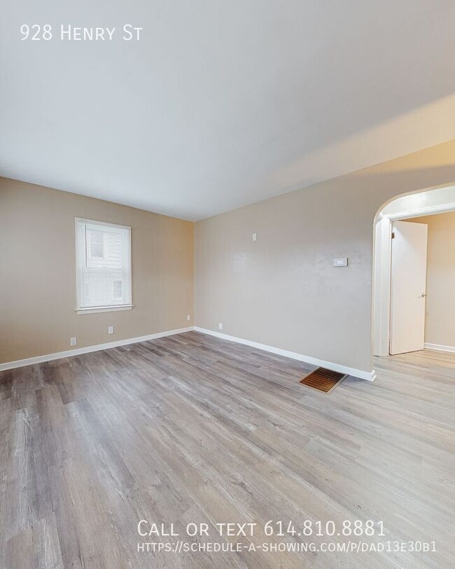 Photo - 928 Henry St