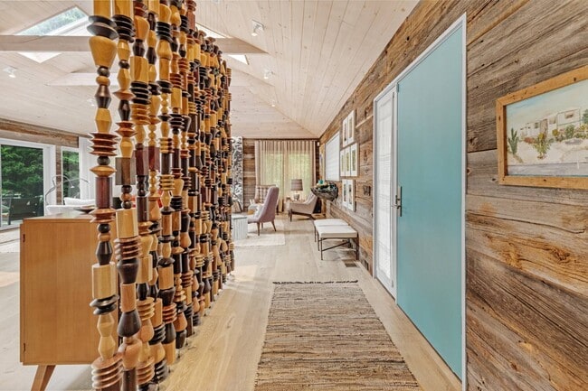 Photo - 446 Further Ln