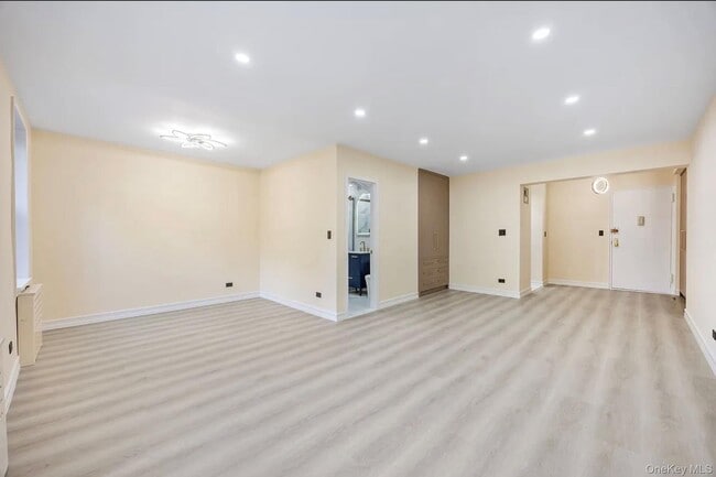 Building Photo - 100-25 Queens Blvd