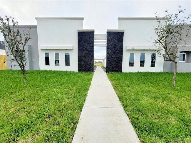 Building Photo - 10 Fuerte Ave Unit 2