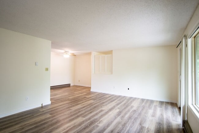 Photo - $250 OFF! Spacious Top Flr 2Bdr Flat, W/D ... Unit 9134