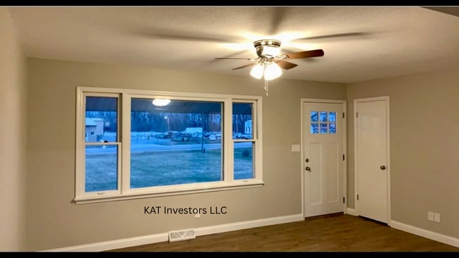 Living room - 17675 US-61