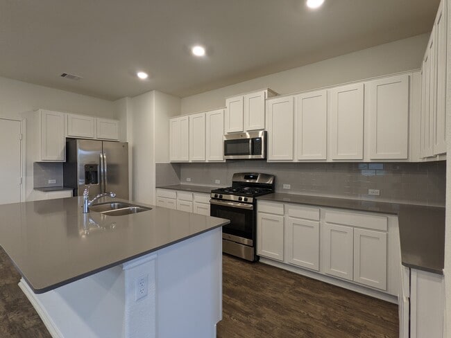 Kitchen - 100 Montauk Loop