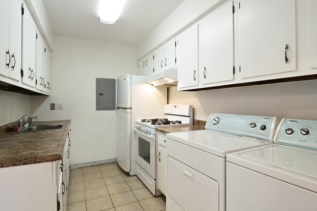 Photo - 1436 Quaker Ln