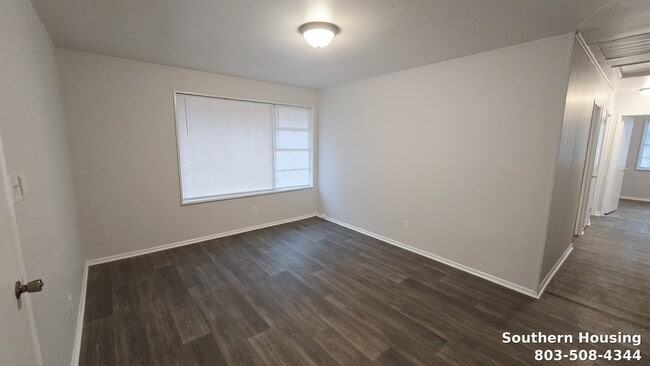 Photo - 775 Sommer St NE