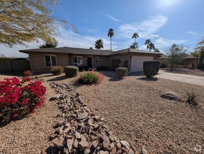 Building Photo - 3 Bedroom Home in the La Paz at Desert Spr...