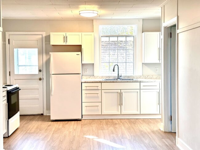 Building Photo - 40 Pond St Unit 2