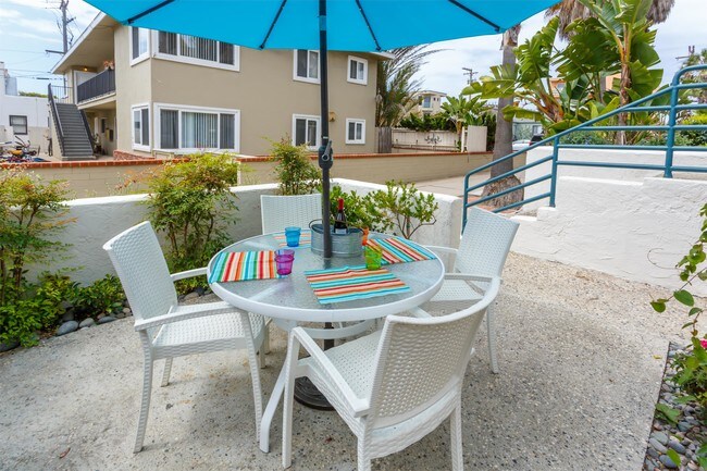 Photo - 810 Liverpool Ct