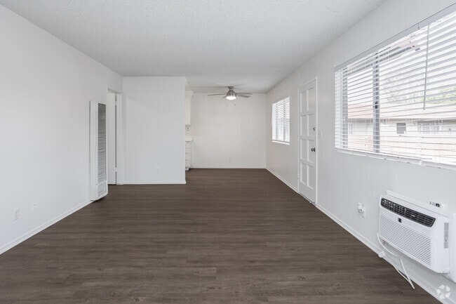 2BR - 2BA - 1,100SF - Living Room/Dining Room