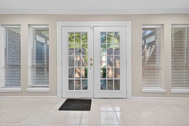 Photo - 13903 Chevy Chase Dr