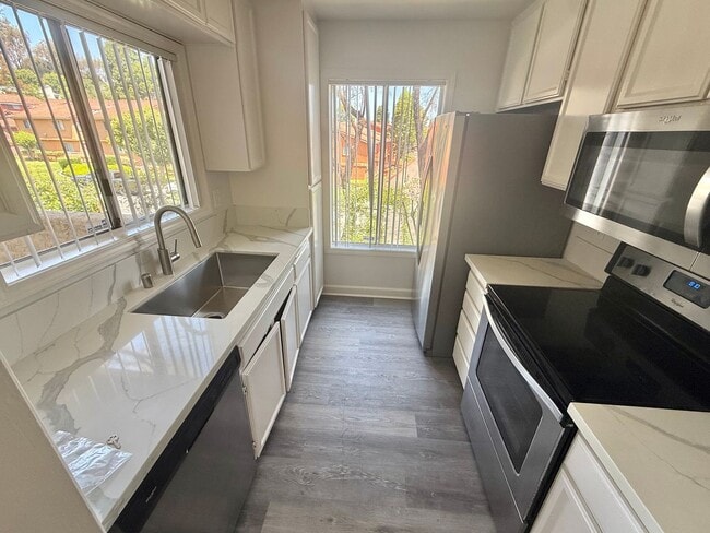 Building Photo - Beautiful 2 bed/2 bath in Vista!