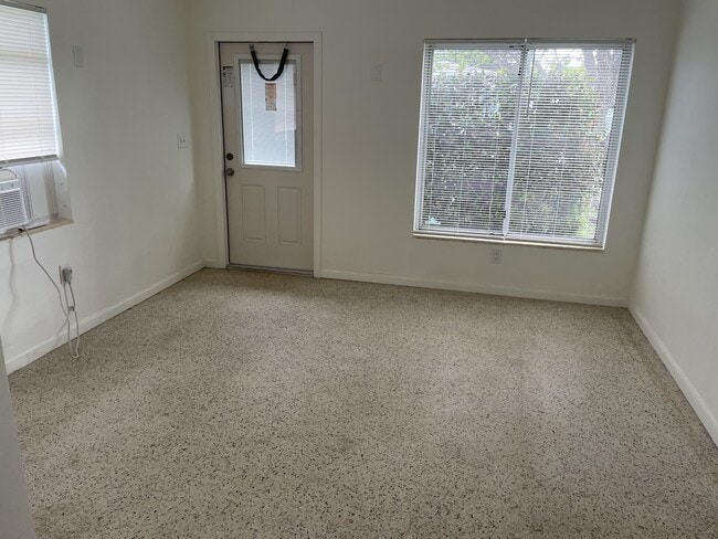 Photo - 11135 2nd St E