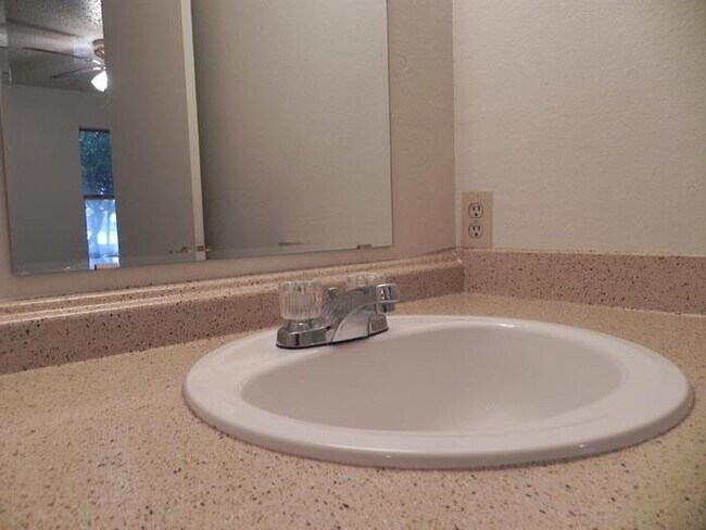 Photo - 540 East Bethany Drive Unidad c1