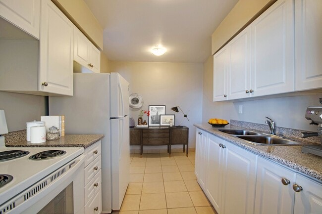 Photo - 10 Bridletowne Circle 20, 30, 40 & 50 Aurora