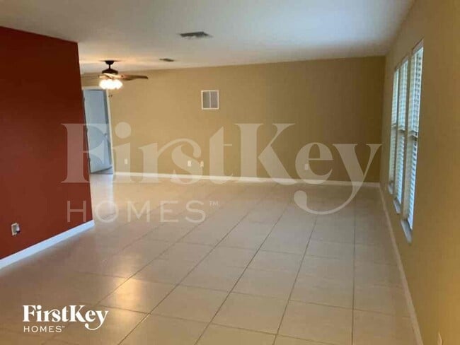 Photo - 233 SW 38th St