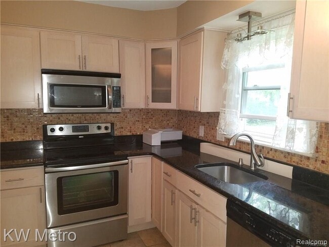 311 Woodlawn Ave
