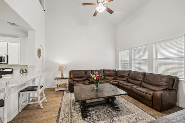Photo - 1189 Bluebonnet Trl