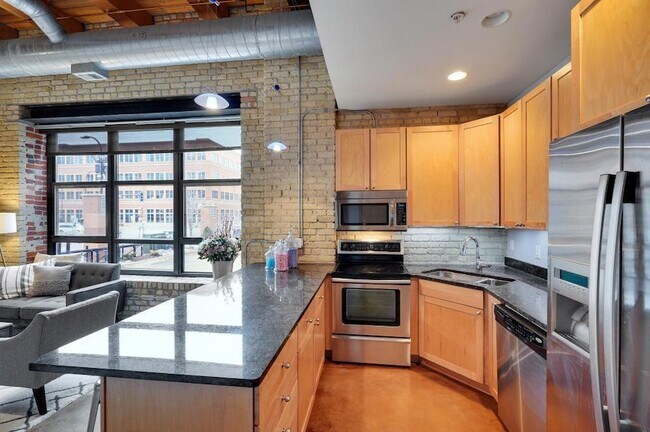 Photo - 607 Washington Ave S