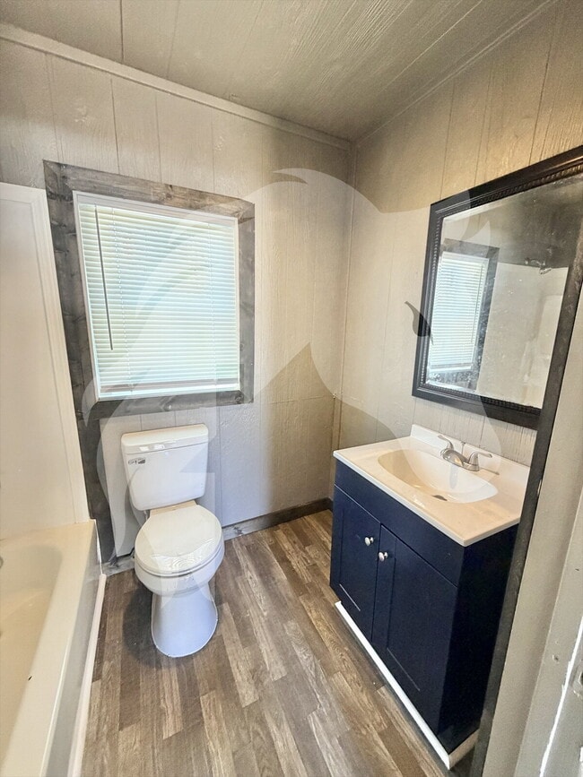 Photo - "Charming Studio Retreat at 334 1/2 South Pine Street, Ponca City!"