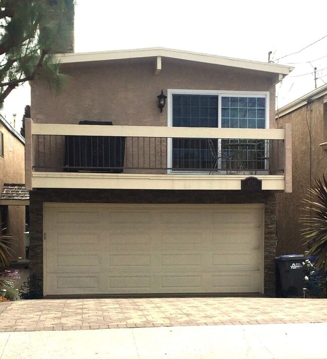 Completely Updated Golden Hills 3 Bdrm Plu... - Completely Updated Golden Hills 3 Bdrm Plu...