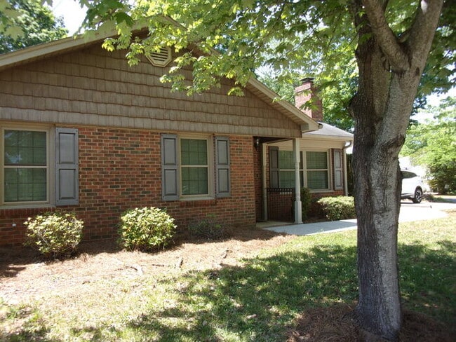 Photo - 522 N Jones Ave