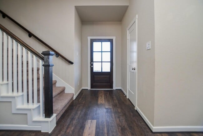Photo - Beautiful 2 story home with 4 bedrooms, 2,...