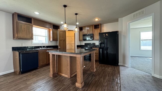 Photo - 2216 Osprey Pl NW