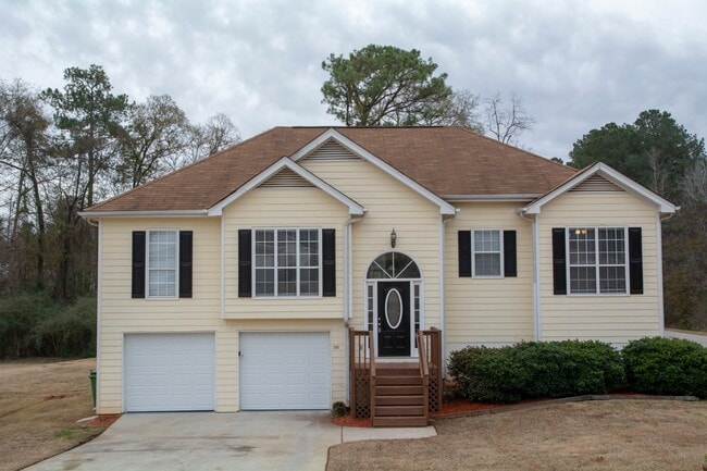 Building Photo - Beautiful 3BR / 3BA Split Level with Flexible Living Space!