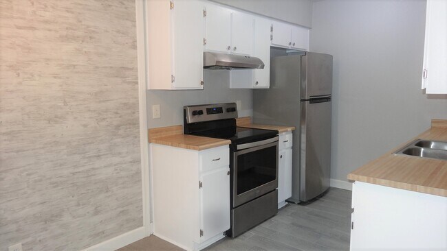 Photo - 9013 W Elm St