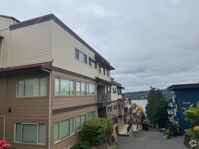 Building Photo - 1Bd/1Ba Lake Forest Park Condo Unit A403