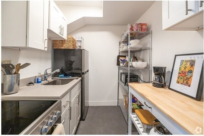 Building Photo - 109 Charles St Unit 3 Rental