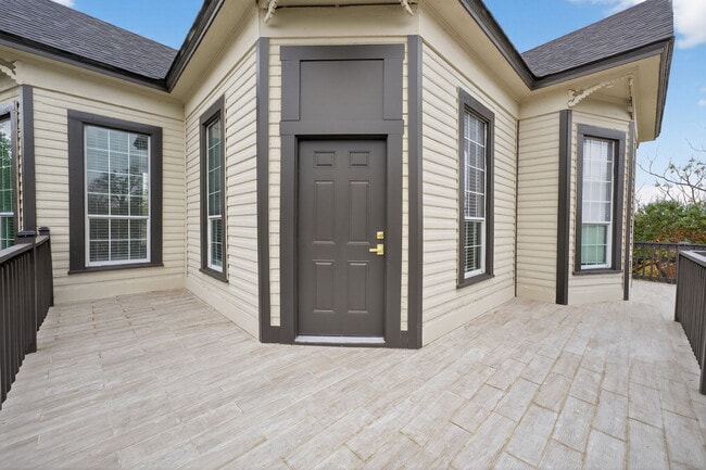 Photo - 413 Nopal St