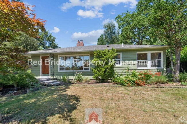Building Photo - 5025 SW Illinois St Rental