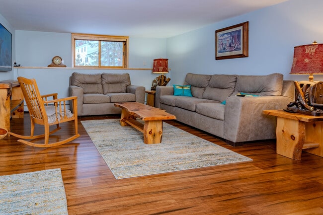 Photo - 215 Old Newtown Rd