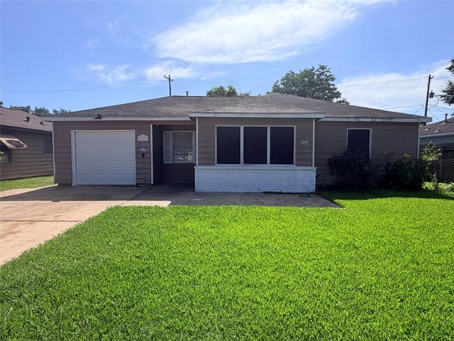 Building Photo - 2217 Basket St