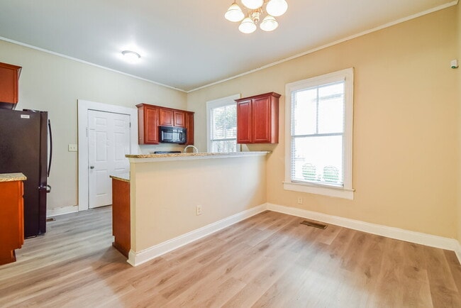 Photo - 114 E Broad St