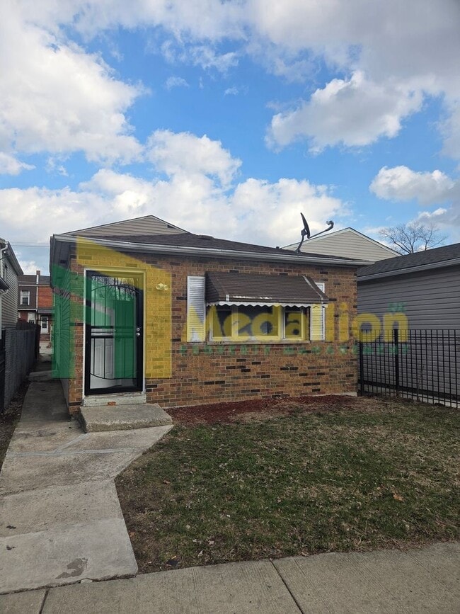 Building Photo - Updated 5-Bedroom Home with Finished Basement and Fenced Yard