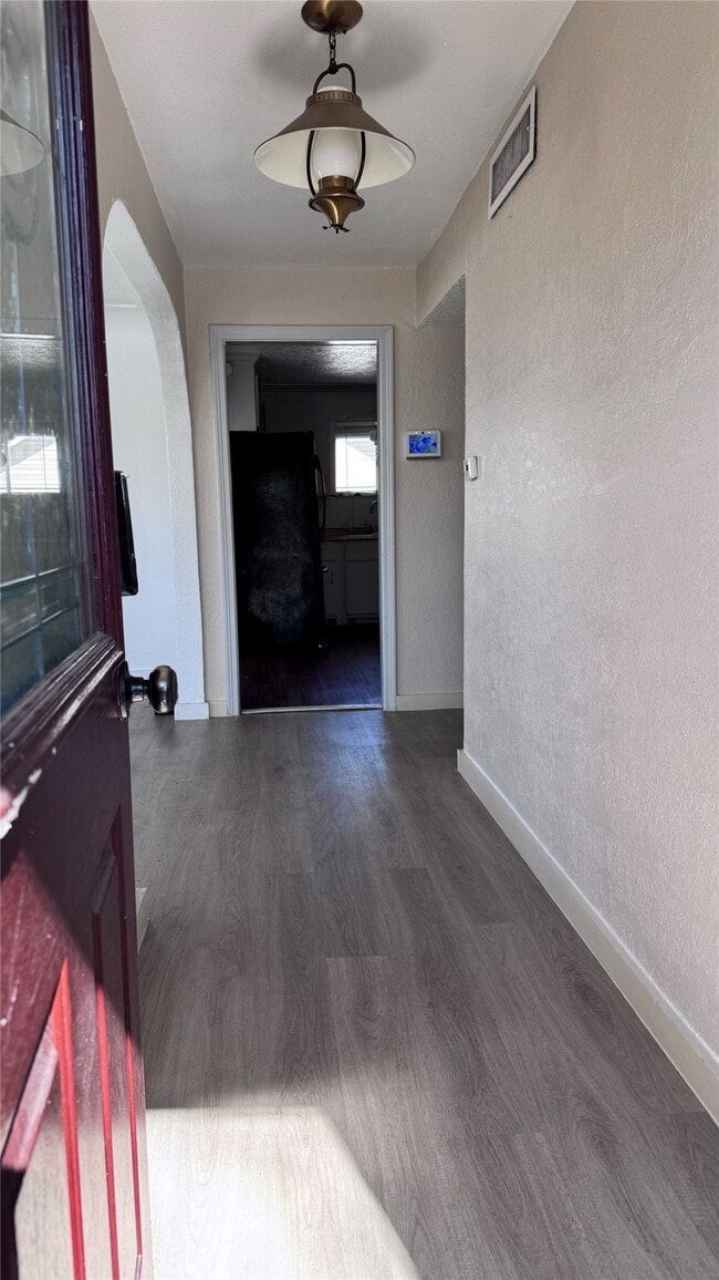 Photo - 2918 46th St