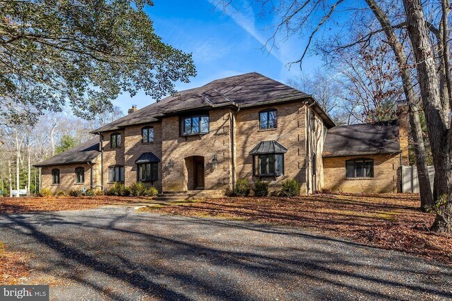 Photo - 1322 Commissioners Rd