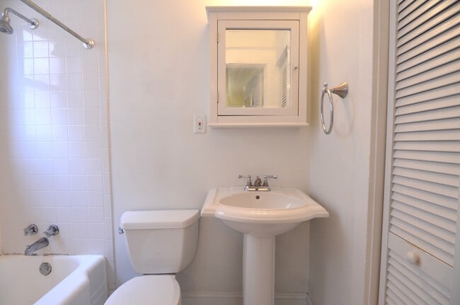 Photo - 2748 Markbreit Ave