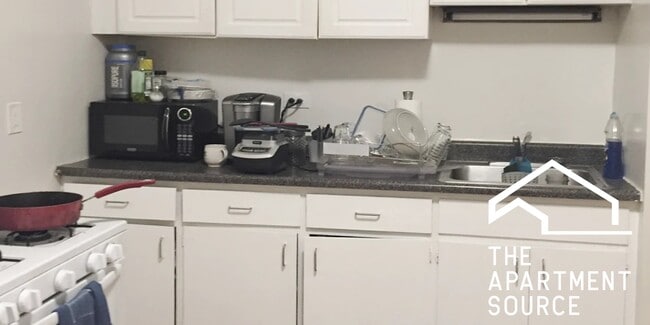 Building Photo - 917 W Waveland Ave Unit 2C