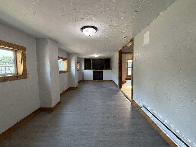 Photo - 317 Earl St Unit Upper