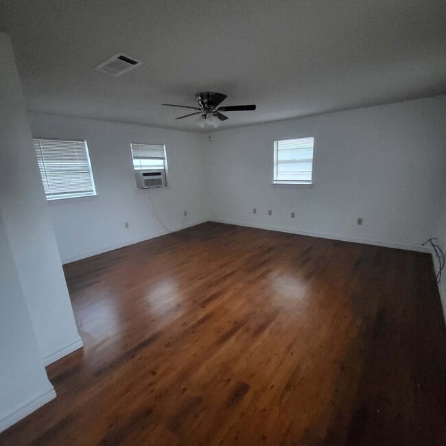 Photo - Two Bed/1 Bath With Covered Parking in Floresville Unidad 2